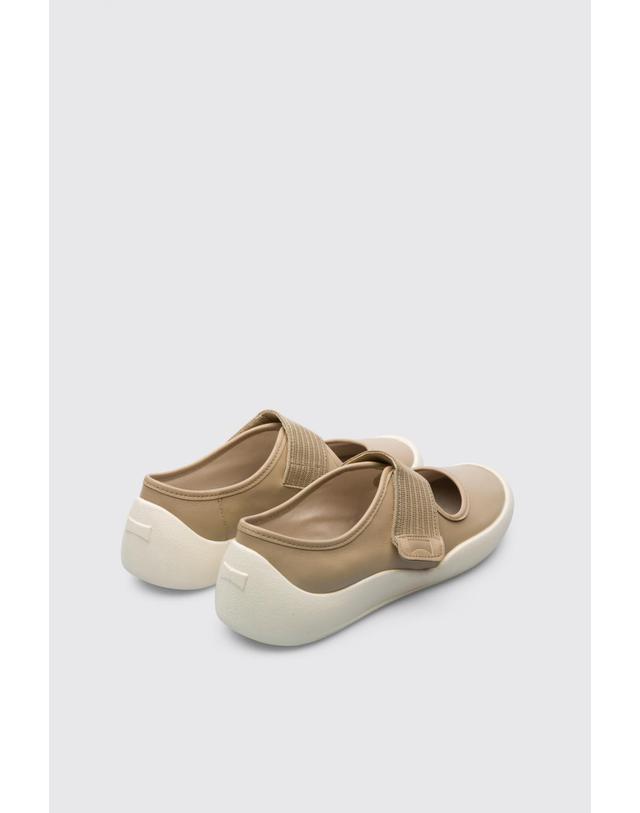 캠퍼 캠퍼 베이지 가죽 플랫슈즈 Sako K201058-002 BEIGE 착용컷