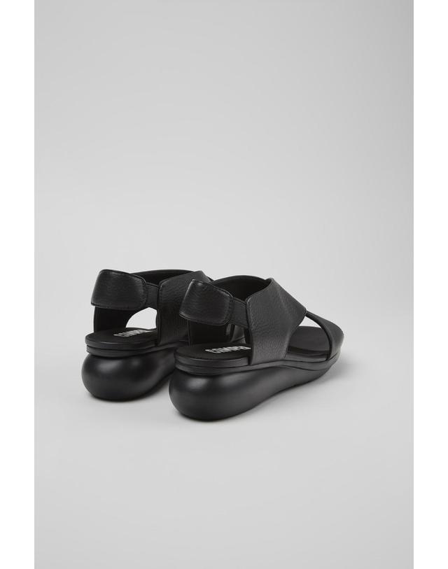 캠퍼 캠퍼 블랙 스트랩 샌들 Balloon K200066-008 BLACK 착용컷
