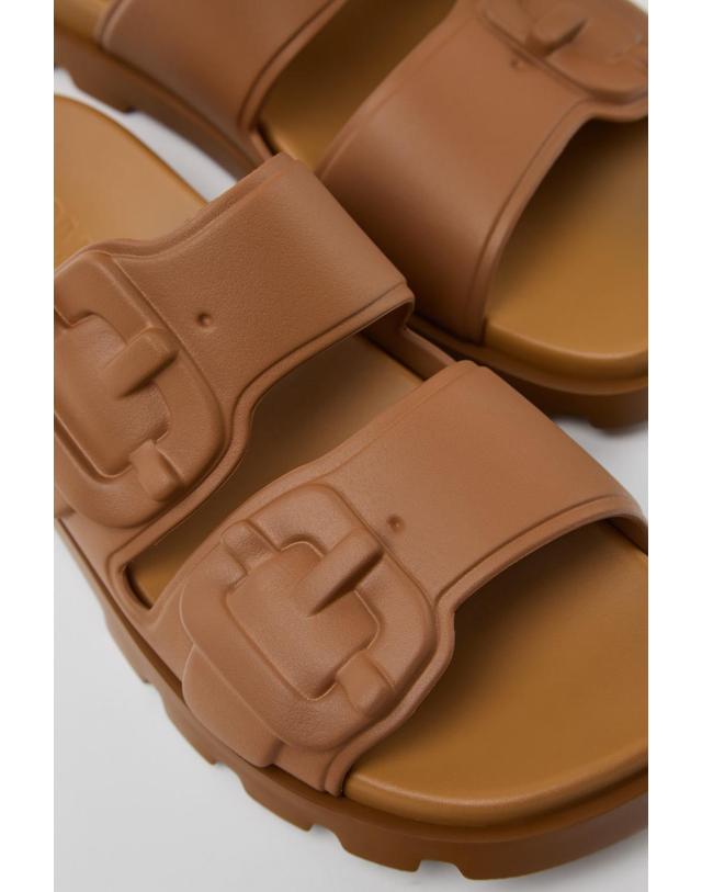 캠퍼 캠퍼 브라운 슬라이드 샌들 Brutus K101046-002 BROWN 착용컷
