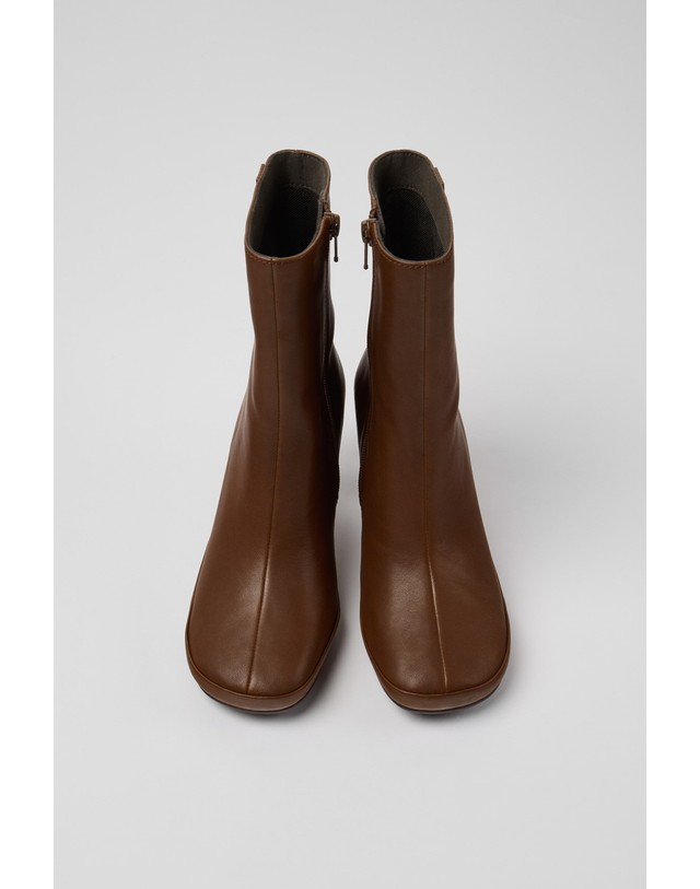 캠퍼 캠퍼 가죽 스컬프처 힐 앵클 부츠 K400850-002 BROWN 브라운 착용컷