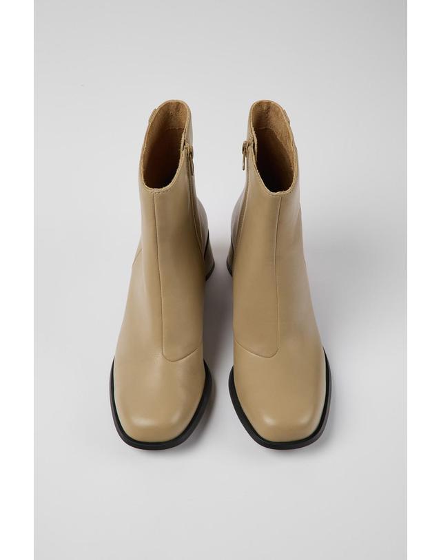 캠퍼 캠퍼 베이지 레더 힐 앵클부츠 Kiara K400637-007 BEIGE 착용컷
