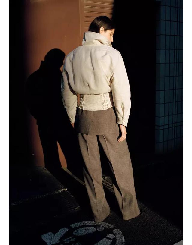 망고 망고 오버핏 셔링 크롭 자켓 27034442_06 GRIS CLARO/PASTEL 아이보리 착용컷