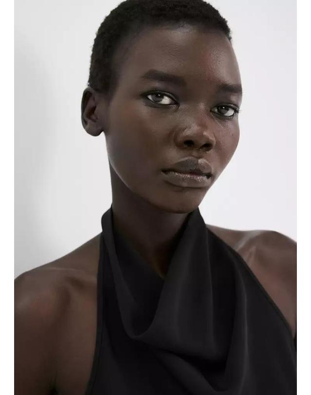 망고 망고 홀터넥 콤비 롱 점프수트 27085831_99 NEGRO 블랙 착용컷