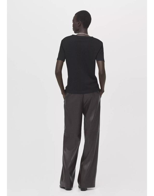 망고 망고 오가닉 코튼 브이넥 반팔 티셔츠 37061351_99 NEGRO 블랙 착용컷