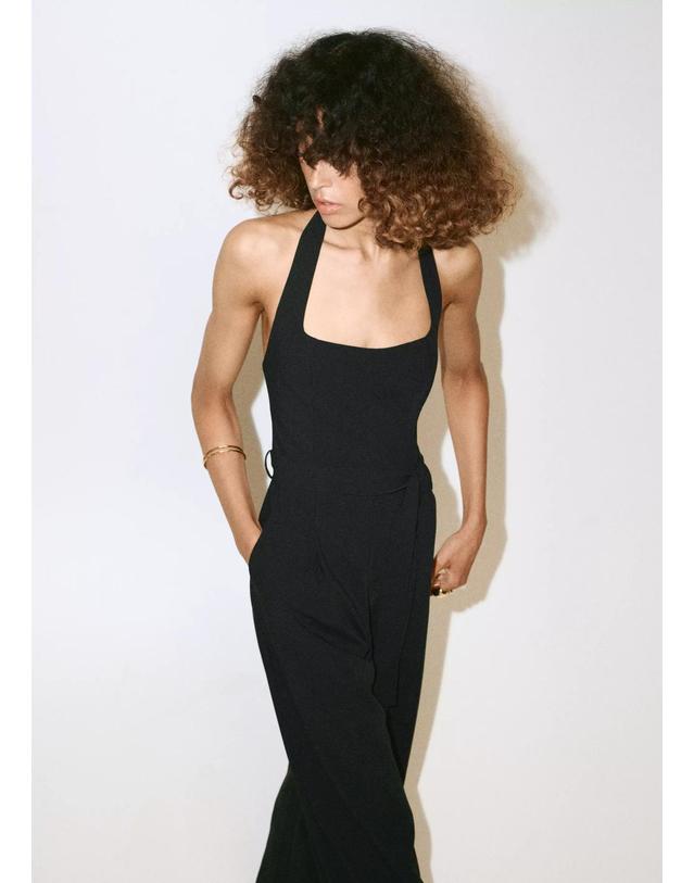 망고 망고 홀터넥 벨트 크롭 와이드 점프수트 37043274_99 NEGRO 블랙 착용컷