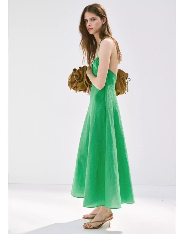 망고 망고 셔링 홀터넥 미디 원피스 37072934_43 VERDE 그린 착용컷