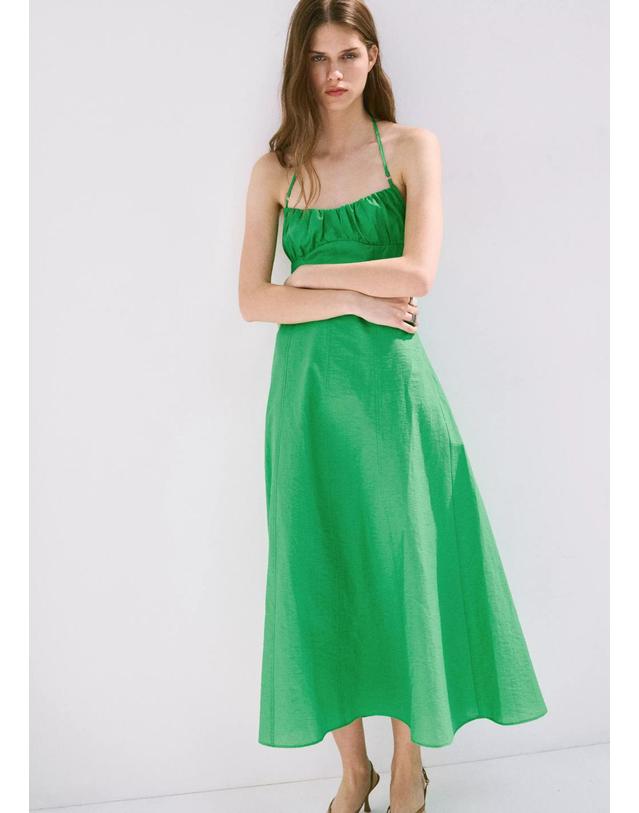 망고 망고 셔링 홀터넥 미디 원피스 37072934_43 VERDE 그린 착용컷