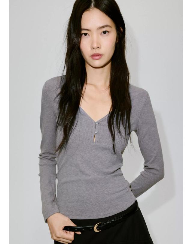망고 망고 브이넥 골지 슬림핏 긴팔 티셔츠 37054075_92 GRIS 그레이 착용컷