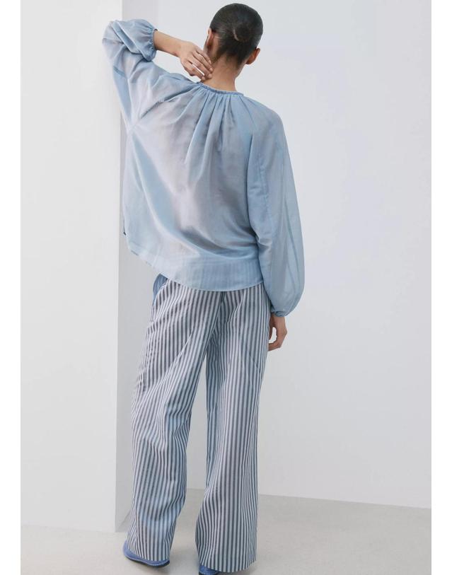 망고 망고 오버사이즈 오간자 긴팔 블라우스 37032920_52 AZUL 블루 착용컷