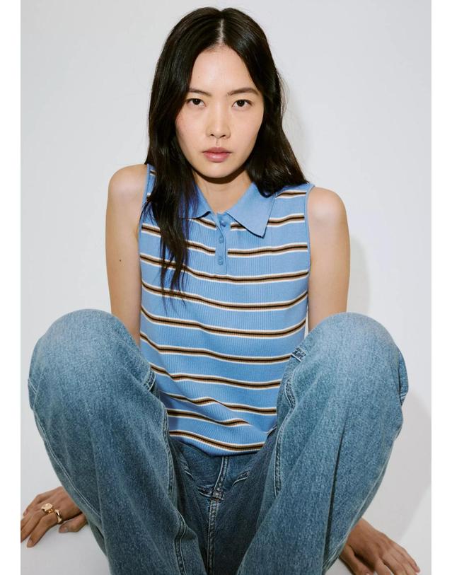 망고 망고 스트라이프 폴로넥 민소매 니트 베스트 37044079_52 AZUL 블루 착용컷