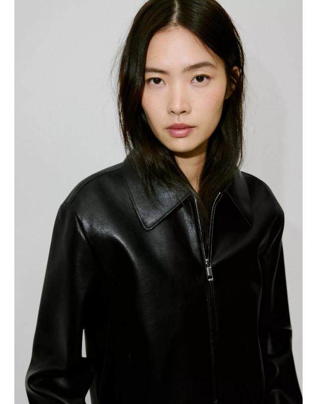 망고 망고 레더 이펙트 집업 크롭 자켓 37054416_99 NEGRO 블랙 착용컷