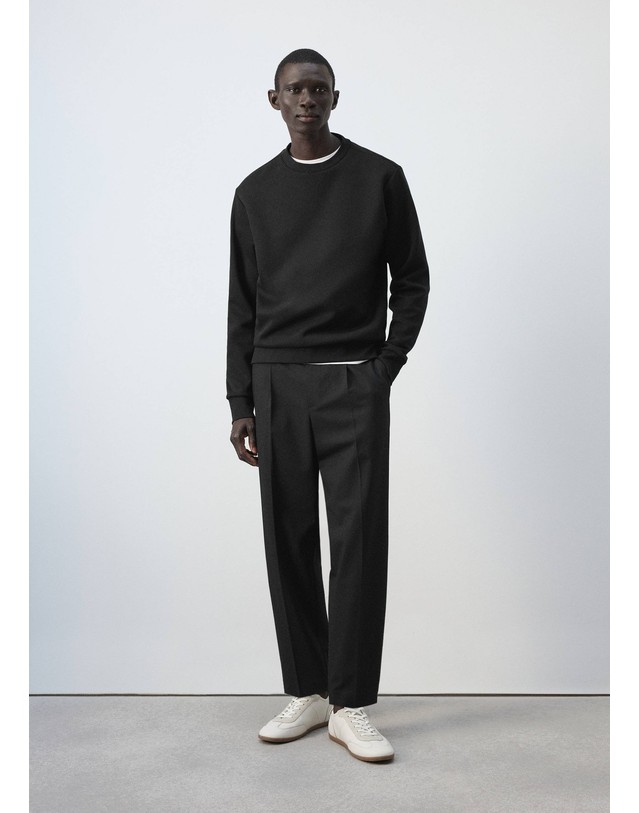 망고 망고 레귤러핏 순면 크루넥 맨투맨 37095983_99 NEGRO 블랙 착용컷