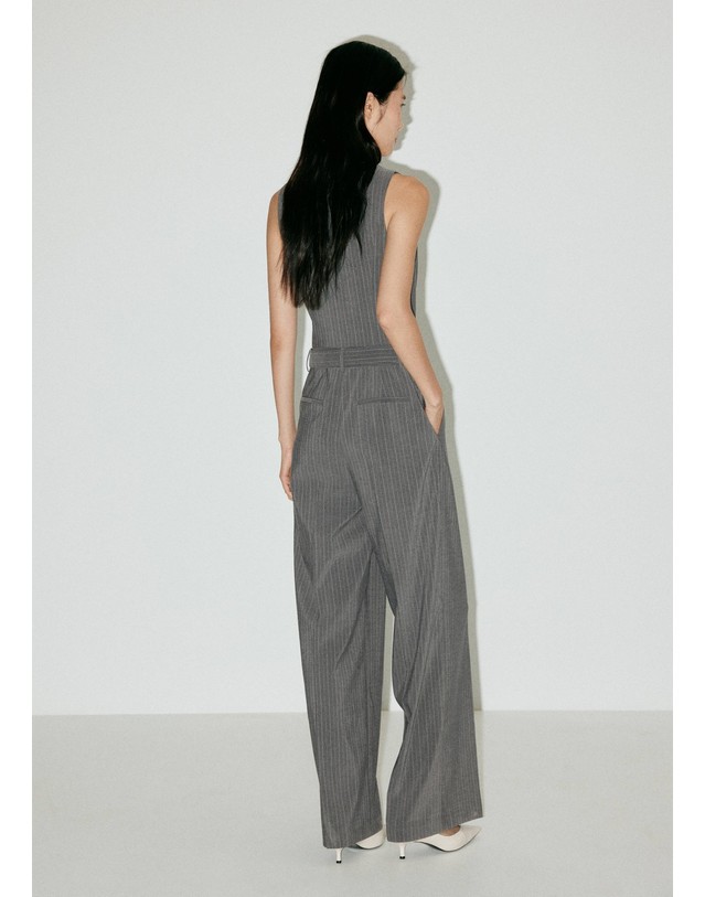 망고 망고 핀스트라이프 민소매 점프수트 37035842_92 GRIS 그레이 착용컷