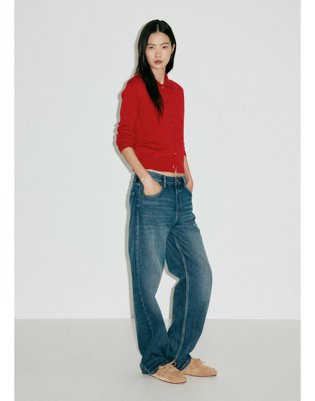망고 망고 폴로 칼라 버튼 레귤러핏 니트 가디건 37025854_70 ROJO 레드 착용컷