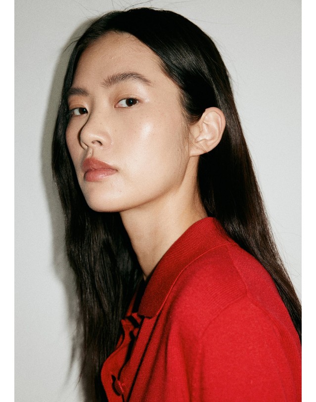 망고 망고 폴로 칼라 버튼 레귤러핏 니트 가디건 37025854_70 ROJO 레드 착용컷