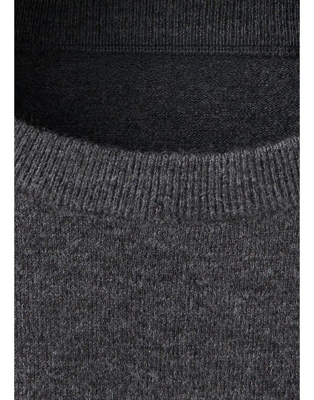 망고 망고 아가일 라운드넥 니트 스웨터 37005863_94 GRIS MEDIO VIGORE 그레이 착용컷