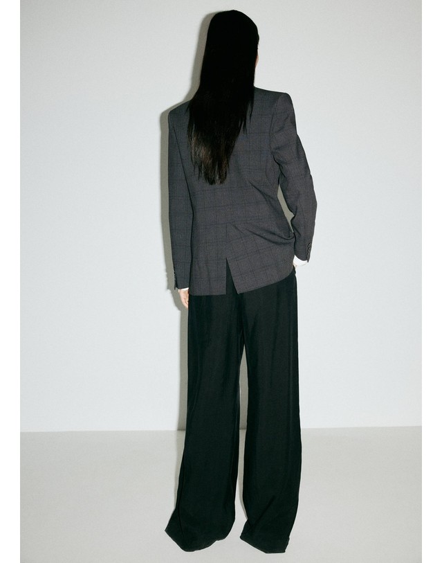 망고 망고 체크 더블버튼 수트 재킷 37056730_92 GRIS 그레이 착용컷