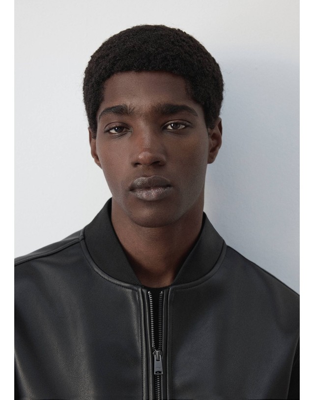 망고 망고 가죽 효과 포켓 봄버 자켓 37006325_99 NEGRO 블랙 착용컷