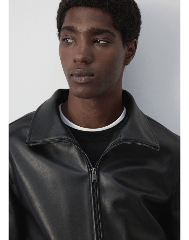 망고 망고 가죽 이펙트 집업 재킷 37006326_99 NEGRO 블랙 착용컷