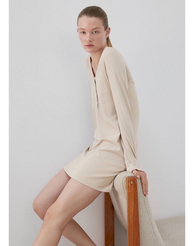 망고 망고 브이넥 버튼 긴팔 잠옷 원피스 37082914_08 BEIGE 베이지 착용컷