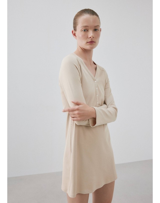 망고 망고 브이넥 버튼 긴팔 잠옷 원피스 37082914_08 BEIGE 베이지 착용컷