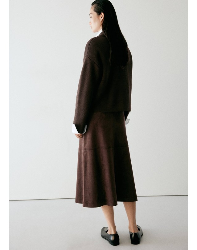 망고 망고 토글 칼라넥 크롭 니트 자켓 37047813_30 MARRON 초콜릿 착용컷