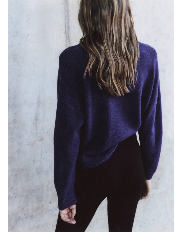 망고 망고 폴로넥 버튼 니트 스웨터 37017782_65 MORADO 퍼플 착용컷
