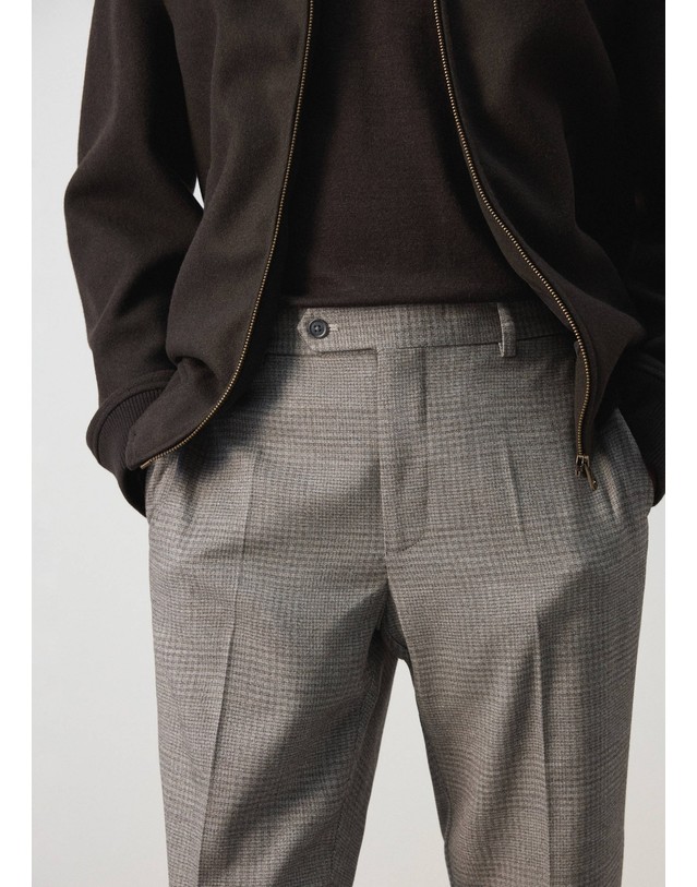 망고 망고 레귤러핏 체크 울 혼방 슬랙스 37007890_08 BEIGE 그레이 착용컷