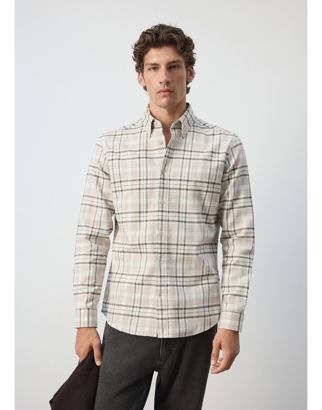 망고 망고 체크 레귤러핏 순면 긴팔 셔츠 37047893_06 GRIS CLARO/PASTEL 그레이 착용컷