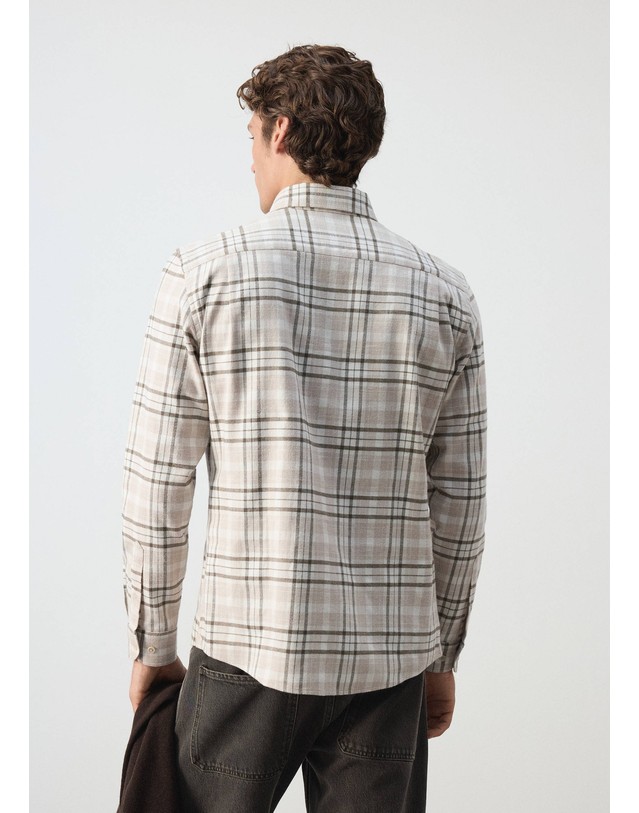 망고 망고 체크 레귤러핏 순면 긴팔 셔츠 37047893_06 GRIS CLARO/PASTEL 그레이 착용컷