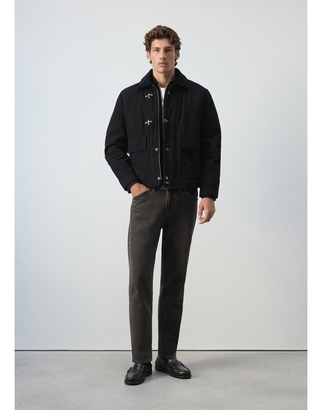 망고 망고 순면 플랩 포켓 집업 자켓 37047900_TN DENIM NEGRO 블랙 착용컷