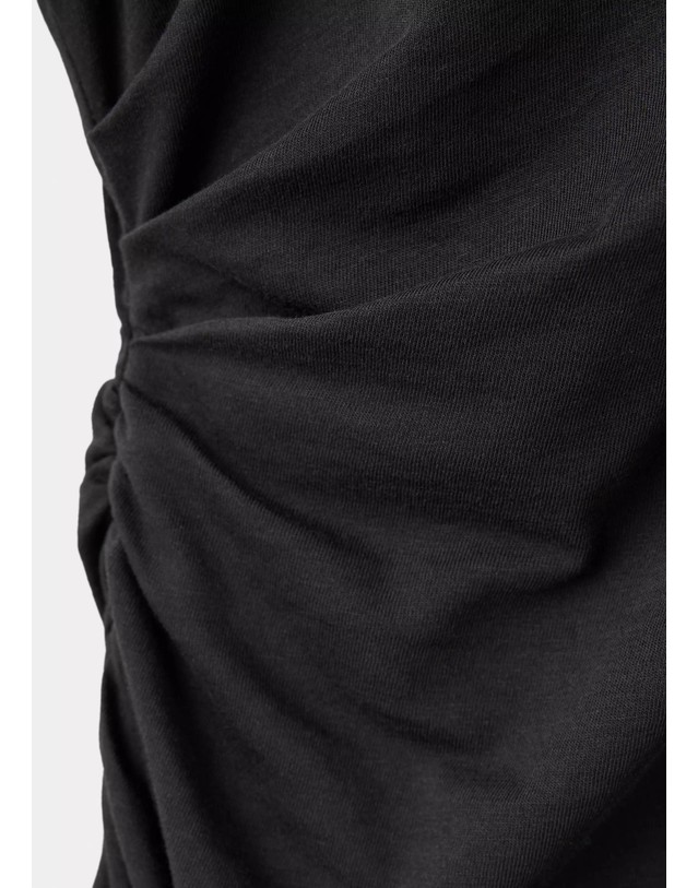 망고 망고 비대칭 셔링 보트넥 미니 원피스 37037944_99 NEGRO 블랙 착용컷