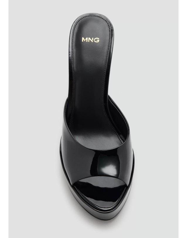 망고 망고 에나멜 하이힐 오픈토 샌들 37097797_99 NEGRO 블랙 착용컷