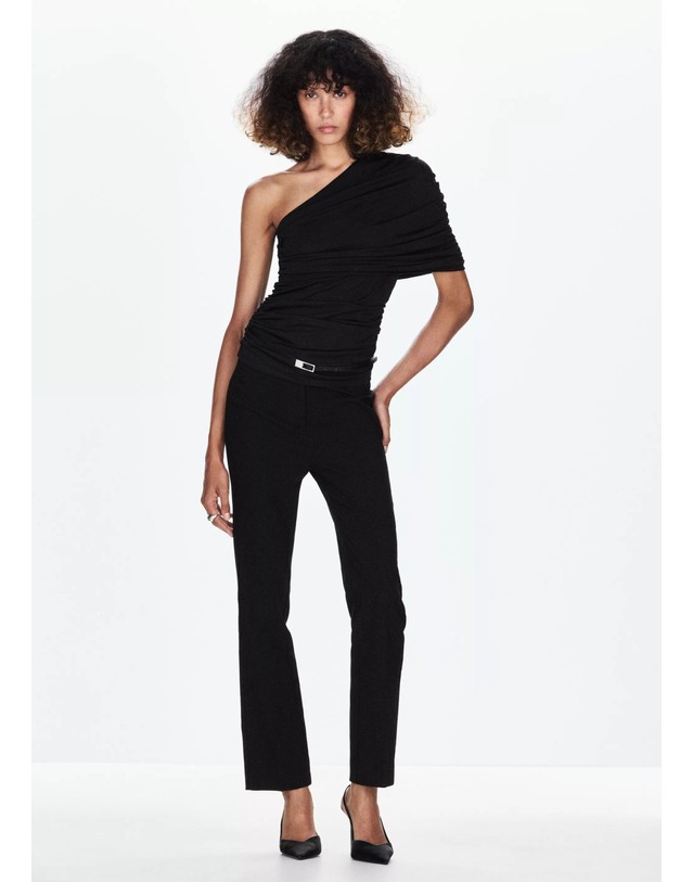망고 망고 셔링 원숄더 슬림핏 탑 37029132_99 NEGRO 블랙 착용컷