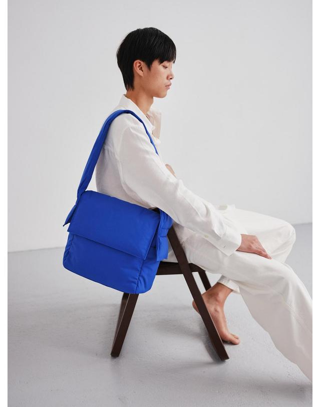 올랜드 올랜드 테크니컬 블루 소프트 백 47112341291343 COBALT BLUE 착용컷