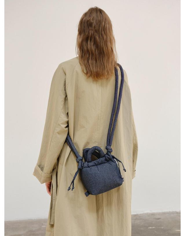 올랜드 올랜드 미니멀 소프트 크로스백 Micro Ona Soft Bag 55185161453903 DENIM 블랙 착용컷