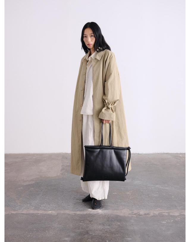 올랜드 올랜드 소프트 발수 폴드 숄더백 55528407990607 VEGAN LEATHER - BLACK 블랙 착용컷
