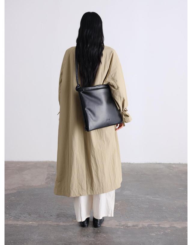 올랜드 올랜드 소프트 발수 폴드 숄더백 55528407990607 VEGAN LEATHER - BLACK 블랙 착용컷