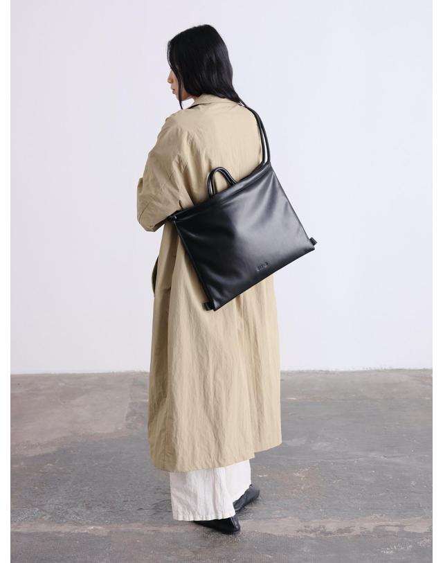 올랜드 올랜드 소프트 발수 폴드 숄더백 55528407990607 VEGAN LEATHER - BLACK 블랙 착용컷