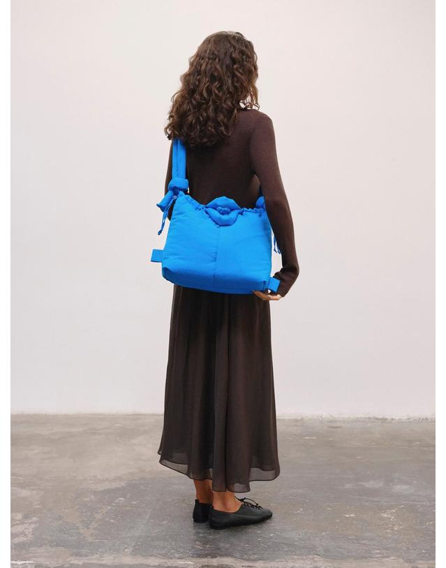 올랜드 올랜드 테크니컬 소프트 라이트 나일론 호보백 Ona 54484110672207 CERULEAN BLUE 블루 착용컷