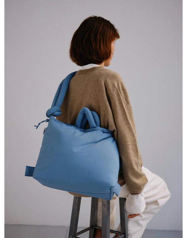 올랜드 올랜드 소프트 라이트나일론 테크니컬 호보백 Ona 46924342853967 LIGHT BLUE 블루 착용컷