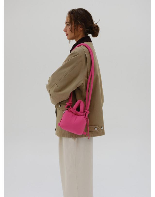 올랜드 올랜드 미니멀 소프트 마이크로 크로스백 Micro Ona Soft Bag 49695819563343 PINK 핑크 착용컷