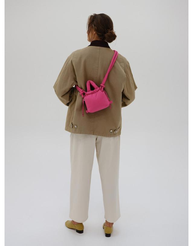 올랜드 올랜드 미니멀 소프트 마이크로 크로스백 Micro Ona Soft Bag 49695819563343 PINK 핑크 착용컷