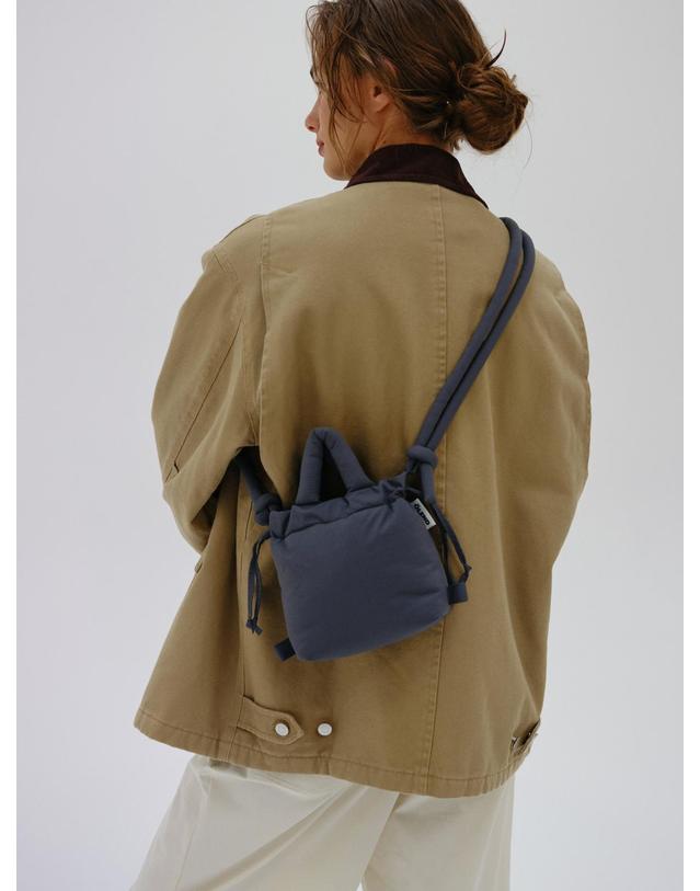 올랜드 올랜드 미니멀 소프트 마이크로 크로스백 Micro Ona Soft Bag 49695854920015 COAL 그레이 착용컷
