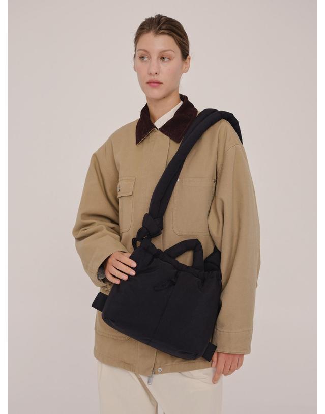 올랜드 올랜드 소프트 패디드 미니멀 테크니컬 백팩 겸 크로스백 Compact Ona Soft Bag 53529334251855 BLACK 블랙 착용컷