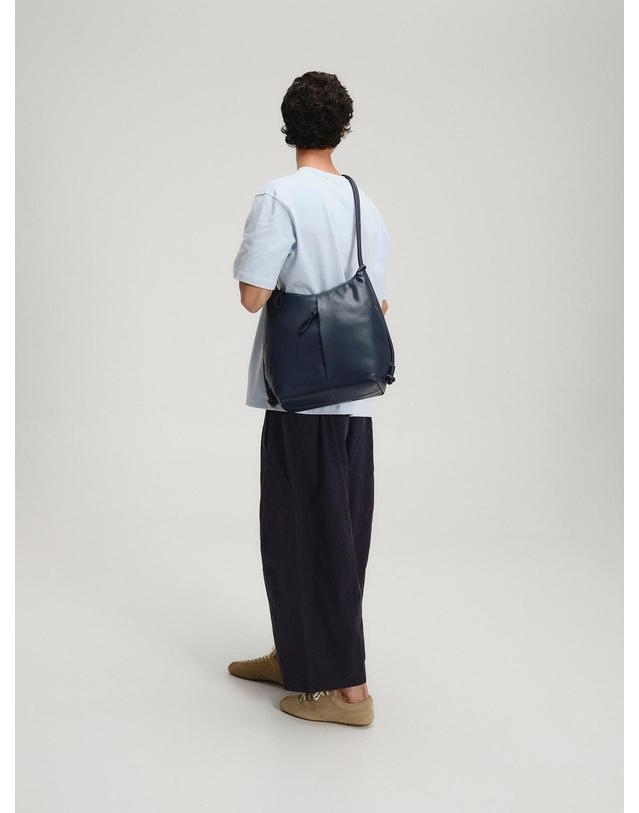 올랜드 올랜드 비건 레더 백팩 겸용 크로스백 58227058704719 VEGAN LEATHER - NAVY 네이비 착용컷
