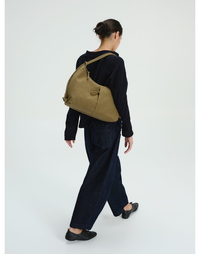 올랜드 올랜드 지퍼 포켓 멀티웨이 호보백 58847889129807 SUEDE - KHAKI 카키 착용컷