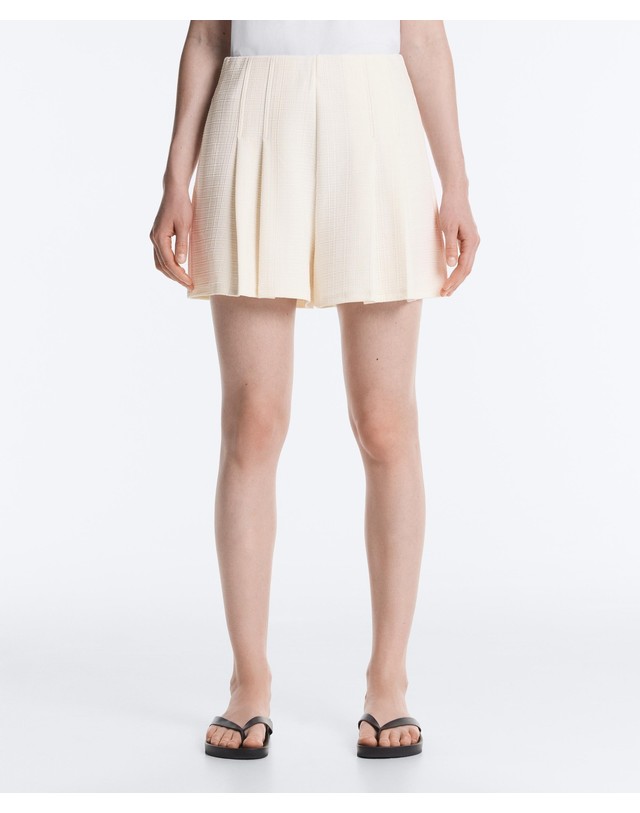 오이쇼 오이쇼 스트라이프 플리츠 버뮤다 반바지 1932/162/959 PALE ECRU 아이보리 착용컷