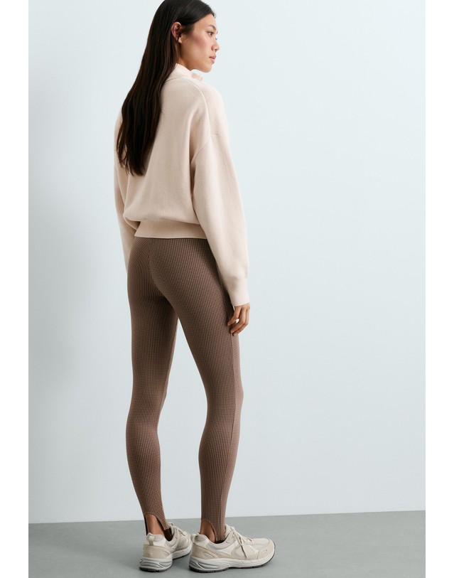 오이쇼 오이쇼 하운드투스 자카드 스터럽 레깅스 6286/831/756 MID-CAMEL 카멜 착용컷