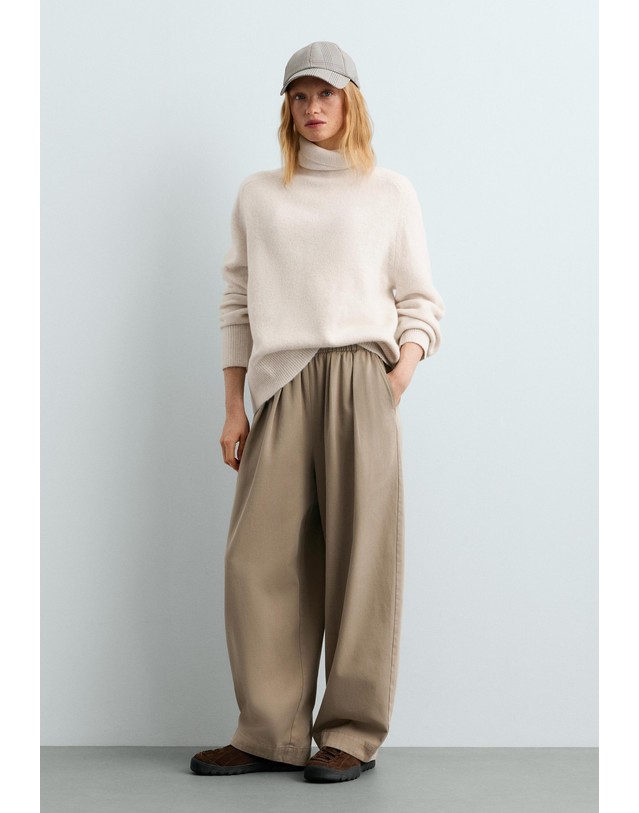 오이쇼 오이쇼 오버사이즈 하이넥 니트 스웨터 6185/885/729 PALE BEIGE MELANGE 크림 착용컷